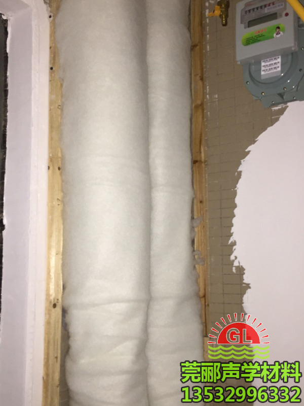莞酈隔音棉比我想象中的要厚一點(diǎn)點(diǎn)，賣(mài)家很誠(chéng)信，服務(wù)態(tài)度很好