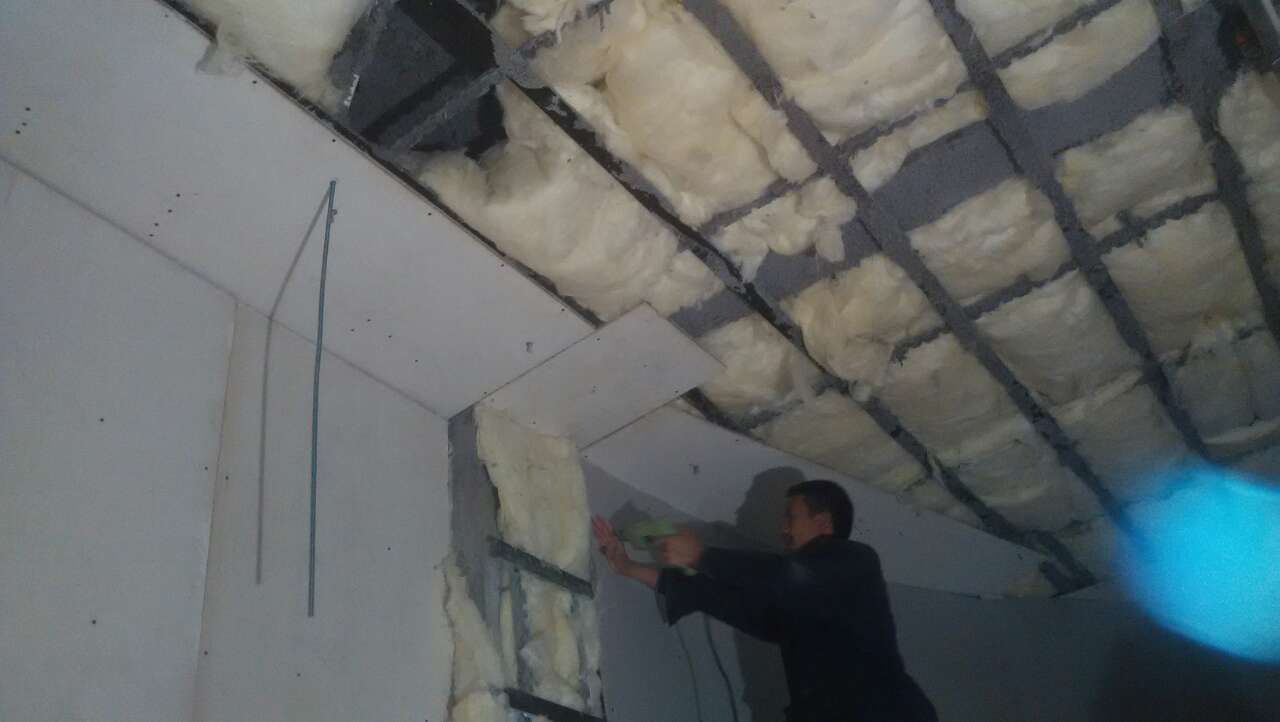 隔壁鄰居都能聽見說話聲音，戶主親自挑選隔音材料